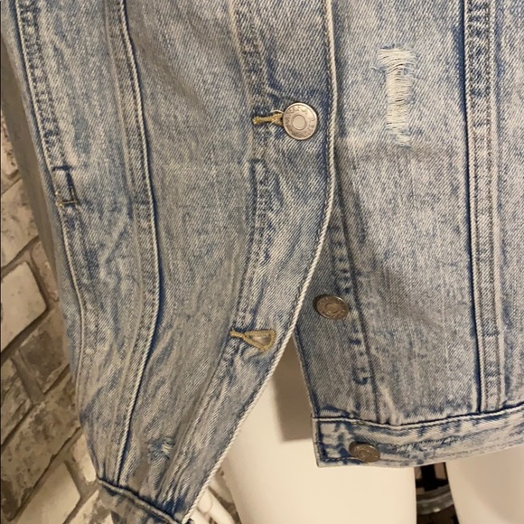 Banana Republic distress Jean Jacket - Picture 7 of 7